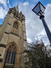 Load image into Gallery viewer, Discover 1000 Years of Historic Oxford in 90 minutes! Join Guided Walking Tour of Oxford University &amp; Oxford City
