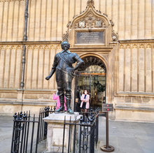 Load image into Gallery viewer, Discover 1000 Years of Historic Oxford in 90 minutes! Join Guided Walking Tour of Oxford University &amp; Oxford City
