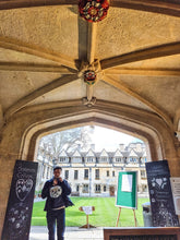 Load image into Gallery viewer, Discover 1000 Years of Historic Oxford in 90 minutes! Join Guided Walking Tour of Oxford University &amp; Oxford City
