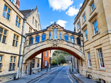 Load image into Gallery viewer, Discover 1000 Years of Historic Oxford in 90 minutes! Join Guided Walking Tour of Oxford University &amp; Oxford City
